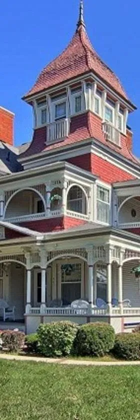 Grand Victorian B&B Inn，位于Bellaire的酒店