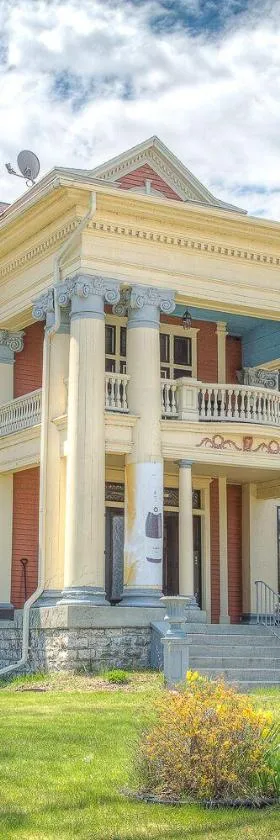 Lauerman House Inn Bed & Breakfast，位于Marinette的酒店
