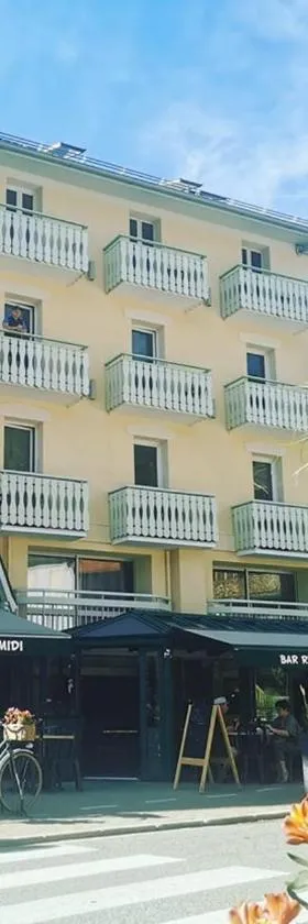 午夜酒店，位于托讷的酒店