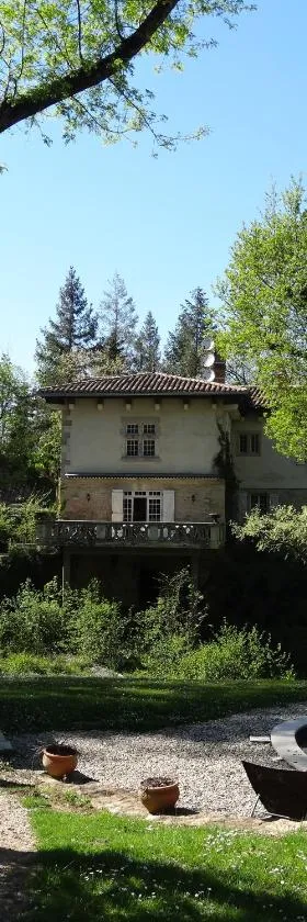 阿韦龙峡谷餐厅旅馆，位于Bruniquel的酒店