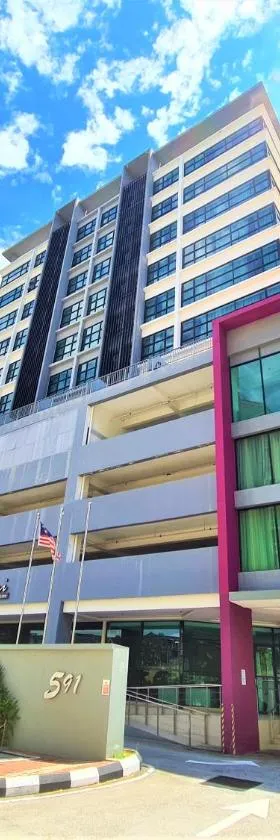 奈科斯商务套房酒店，位于莎阿南的酒店