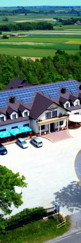 Pensjonat Cyrkon - strażnik młodszego Paleozoiku，位于Iwaniska的酒店