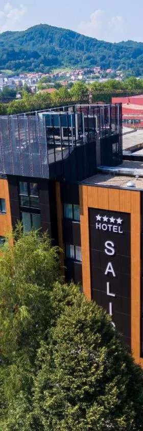Hotel Salis，位于图兹拉的酒店