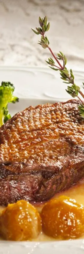 Château des Monthairons Hôtel Restaurant GastroMaison Spa privatif，位于莱蒙龙的酒店