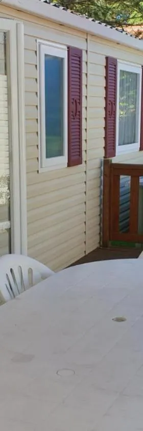 Mobil-home Confort camping le bois Masson，位于圣让-德蒙的酒店
