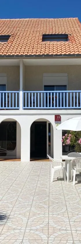 Les Vagues Hôtel Restaurant，位于比斯卡罗斯海滩的酒店