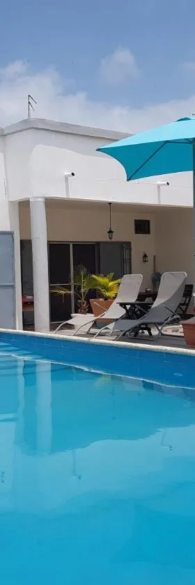 Villa JAJA Piscine-Climatisation，位于Poponguine的酒店