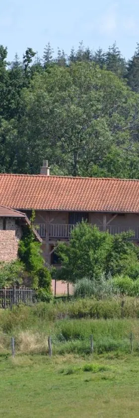 Les demeures champêtres，位于Jarnosse的酒店