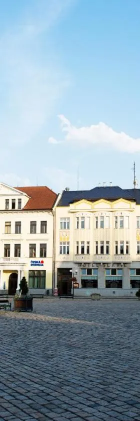 Hotel Slávie Pelhřimov，位于佩尔赫日莫夫的酒店