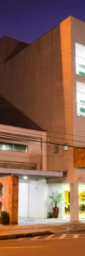 PARANÁ PALACE HOTEL，位于坎普莫朗的酒店