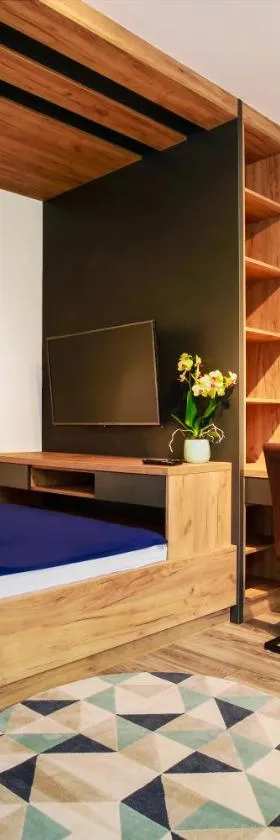 Apartament z ogrodem w centrum Limanowej，位于利马诺瓦的酒店