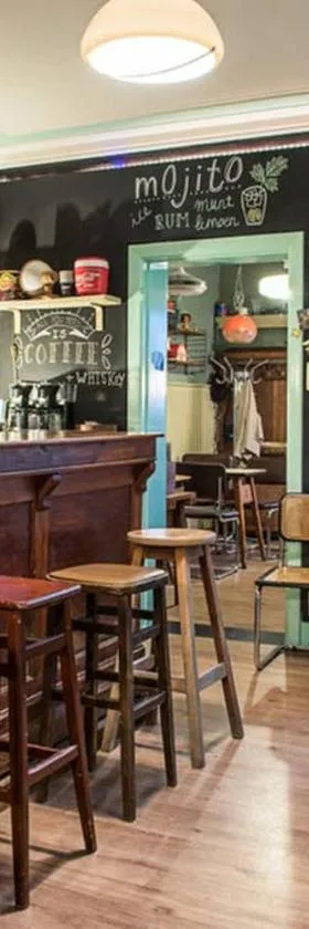 Vakantiewoning in Mol centrum met eigen bar "CasaCuriosa"，位于莫尔的酒店