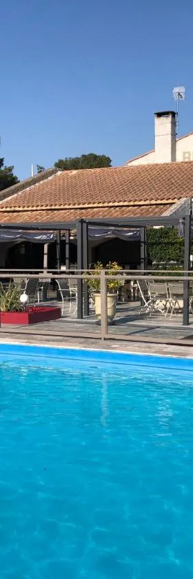Logis Hôtel Restaurant Les Aubuns，位于凯萨尔格的酒店