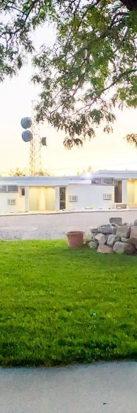 Blue Sage Inn & Suites，位于布兰丁的酒店