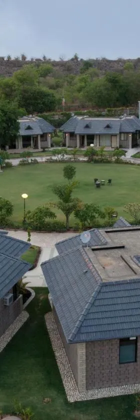 Shri Radha Brij Vasundhara Resort & Spa，位于Govardhan的酒店