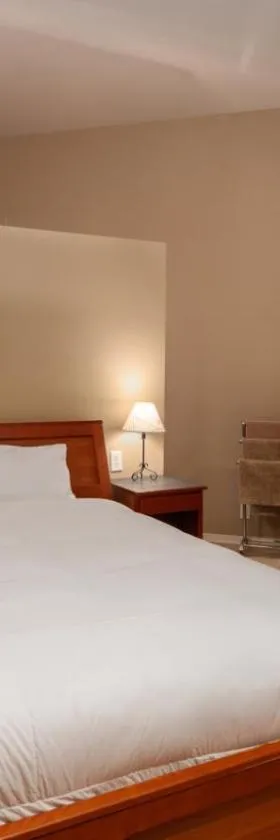 Pigeon Creek Inn - Adults Only，位于霍兰的酒店