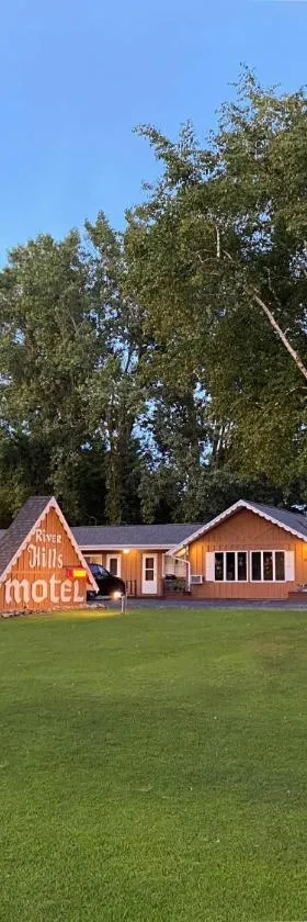 The River Hills Motel - Algoma, WI - Near Door County，位于Algoma的酒店