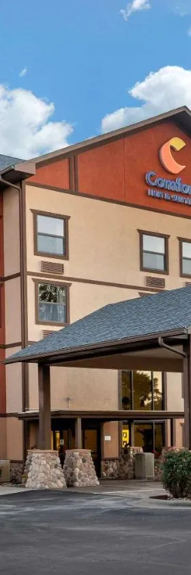 Comfort Inn & Suites Branson Meadows，位于布兰森的酒店