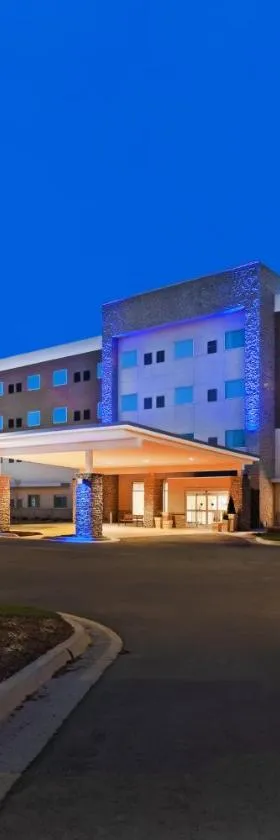 Holiday Inn Express & Suites - Lenexa - Overland Park Area by IHG，位于雷内克萨的酒店
