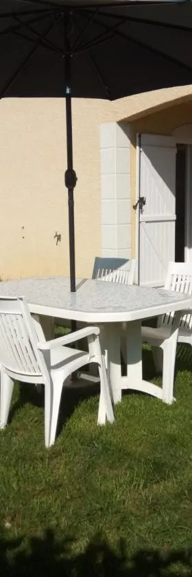 Studio indépendant 40m² avec jardin privé，位于欧特维尔－隆普内斯的酒店