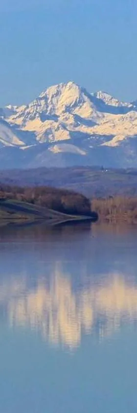 Gîte en pleine nature proche du lac de la Gimone，位于Saint-Blancard的酒店
