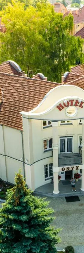 Hotel Onyx，位于古宾的酒店