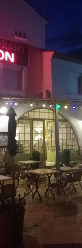 阿格仲酒店餐厅，位于Albaron的酒店