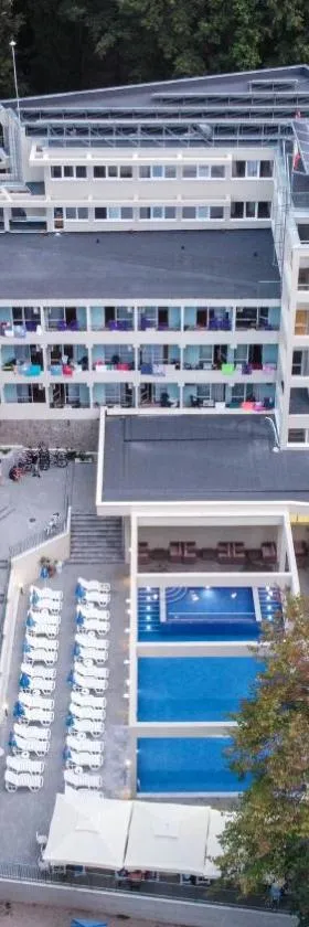 Ariana Hotel，位于希典的酒店