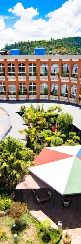 Zomatel Hotel，位于菲亚纳兰楚阿的酒店