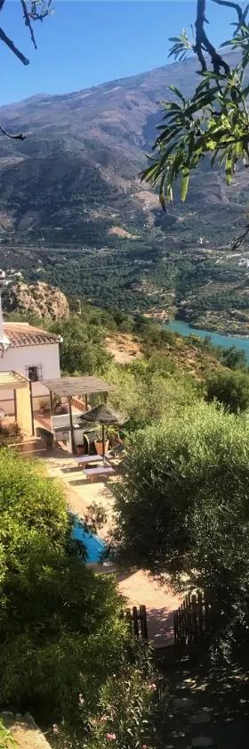 Jardin Andaluz veleta，位于Pinos del Valle的酒店
