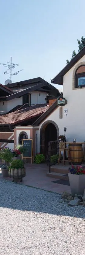 RESTAURACE A PENZION U DOUBKŮ，位于布热茨拉夫的酒店
