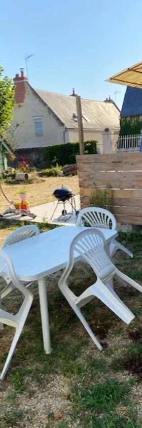 Maison charmante à Saint-Patrice avec jardin privé，位于圣帕特里克的酒店