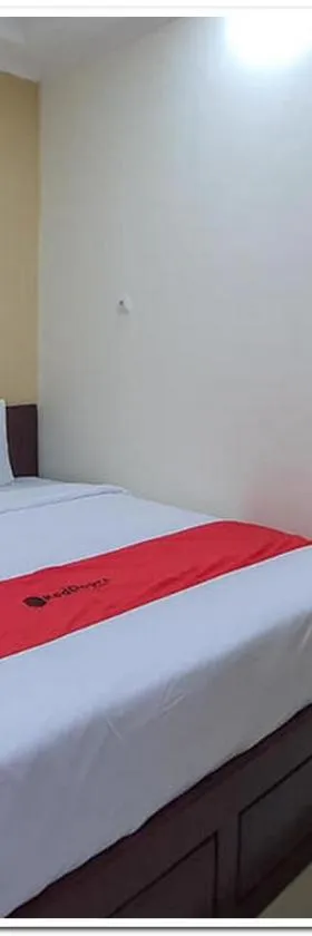 RedDoorz Syariah near Solo Square Mall，位于Lawean的酒店