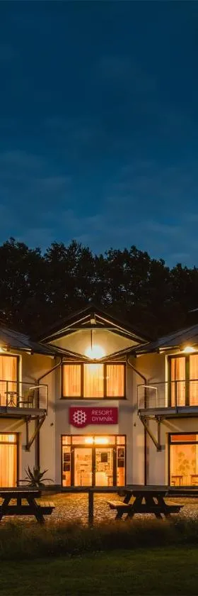 Hotel Dymník，位于伦布尔克的酒店