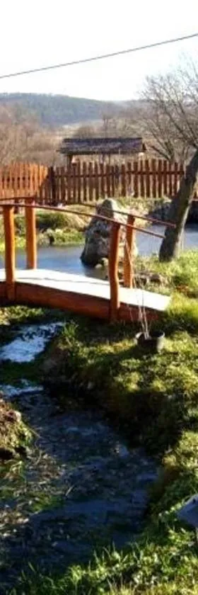 弗尤卡旅馆，位于Egyházasgerge的酒店