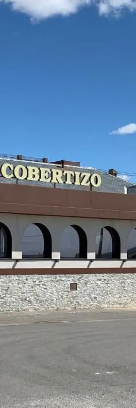 Hotel El Cobertizo，位于Plasencia del Monte的酒店