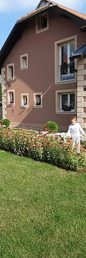 Apartmani Aleksijević，位于兹拉蒂博尔的酒店