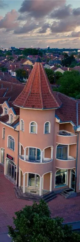Garni Hotel Royal Crown，位于苏博蒂察的酒店