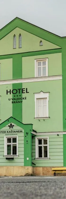 Hotel U Valdické brány，位于伊钦的酒店