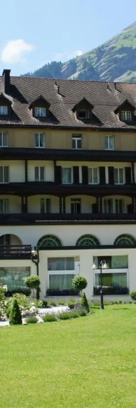 Belle Epoque Hotel Victoria & Apartments，位于坎德施泰格的酒店