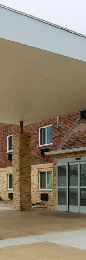 Clarion Pointe Bettendorf - Quad Cities，位于贝滕多夫的酒店