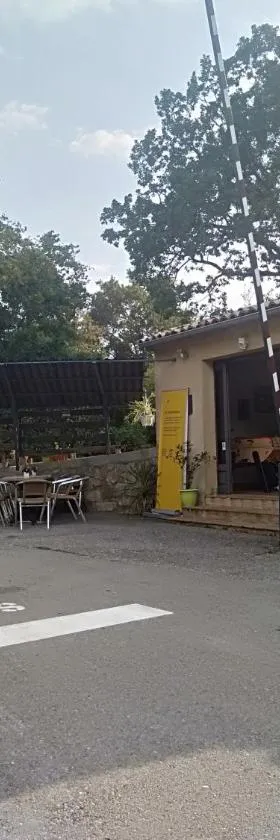 Camping du lac，位于圣于连迪韦尔东的酒店