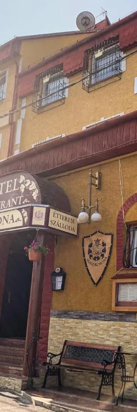 Aranykorona Hotel，位于米什科尔茨的酒店