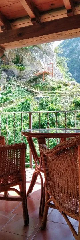 Apartamentos Aguasaliu，位于Ponga的酒店
