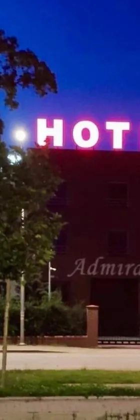 Hotel i Restauracja Admirał，位于莱格尼察的酒店