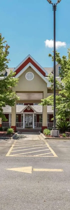 Econo Lodge Inn & Suites，位于玛丽安娜的酒店
