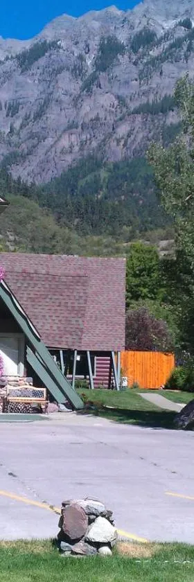 Twin Peaks Lodge & Hot Springs，位于乌雷的酒店