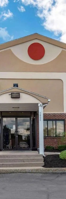Econo Lodge Dewitt I-90，位于DeWitt的酒店