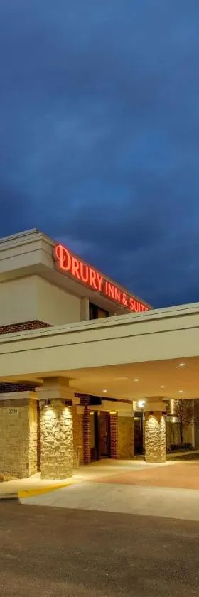 Drury Inn & Suites Poplar Bluff，位于波普勒布拉夫的酒店