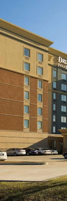 Drury Inn & Suites Baton Rouge，位于巴吞鲁日的酒店